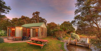 Stanley Lakeside Spa Cabins - Accommodation Brisbane 1