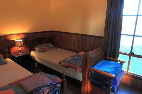 Stanley Lakeside Spa Cabins - Accommodation Brisbane 0