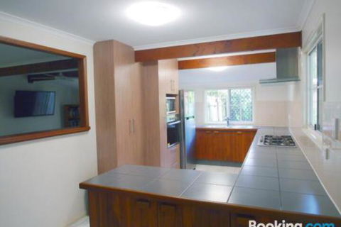Wyndham Lodge - Accommodation Brisbane 2