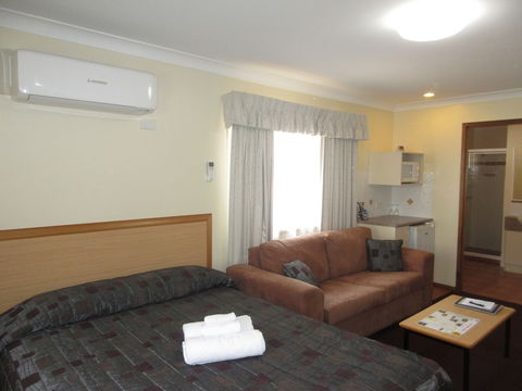 Riviera On Ruthven Motel - Accommodation Brisbane 6