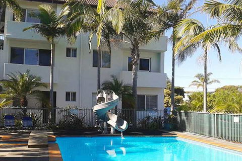 Ocean Side Hawks Nest - Accommodation Brisbane 2