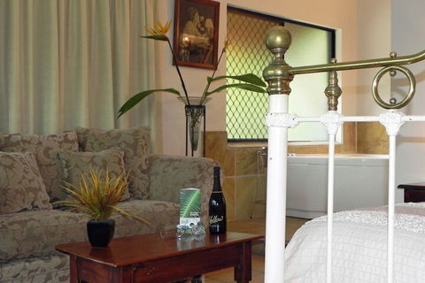 Airlie Waterfront Bed & Breakfast - Accommodation Brisbane 6