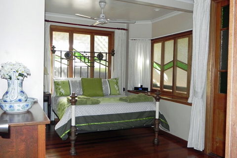 Airlie Waterfront Bed & Breakfast - Accommodation Brisbane 4