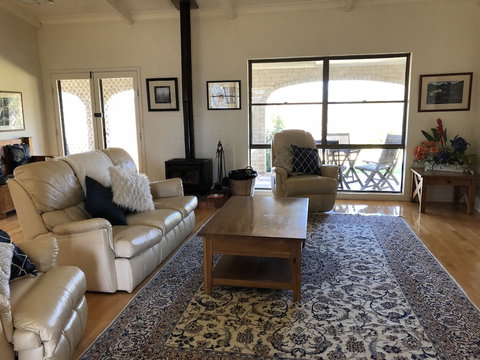 Dam It Getaway- Homestead - Accommodation Brisbane 3