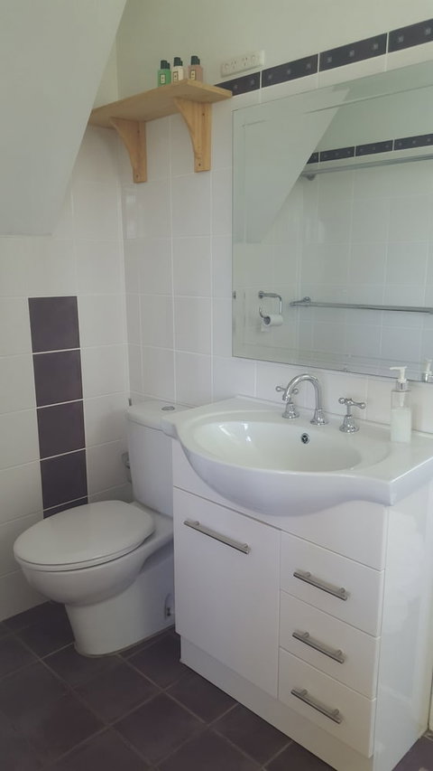 Dam It Getaway- Homestead - Accommodation Brisbane 6