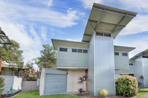 Sun Worship Crescent Head - Accommodation Brisbane 1