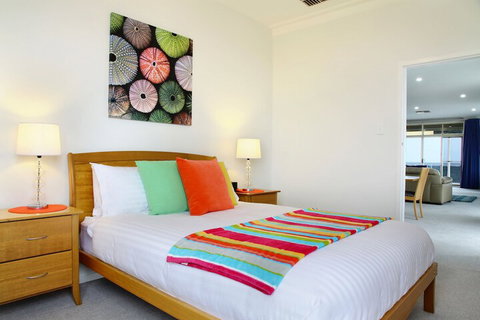 Seaview Sunset Holiday Apartments - Accommodation Brisbane 6