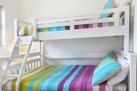 Seaview Sunset Holiday Apartments - Accommodation Brisbane 5