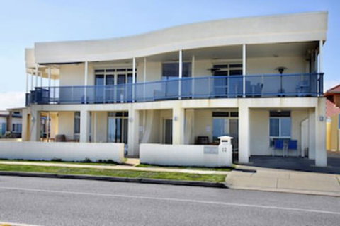 Seaview Sunset Holiday Apartments - Accommodation Brisbane 0