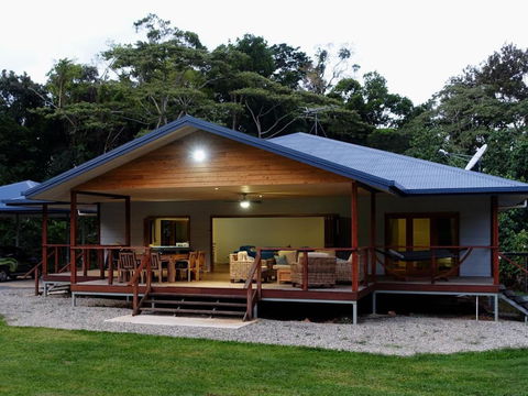 Coconut Beach House - Accommodation Brisbane 4