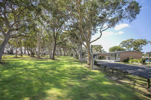 Lakeside Cabins & Holiday Village - Accommodation Brisbane 5