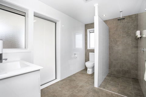 Lakeside Cabins & Holiday Village - Accommodation Brisbane 6