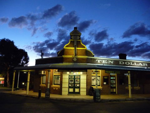 Ten Dollar Town Motel - Accommodation Brisbane 2