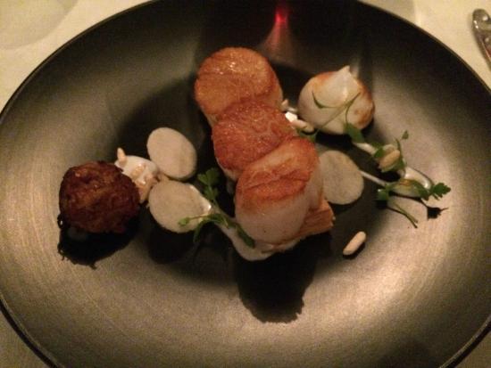 Dining Campbells Pocket ACT Accommodation Brisbane