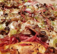 Sylvester Pizza - Accommodation Brisbane