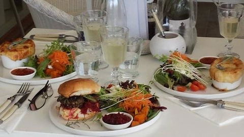 Lillies On Brougham - Accommodation Brisbane 0