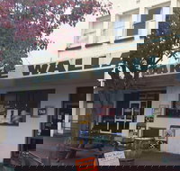 Lake Wallace Hotel - Accommodation Brisbane