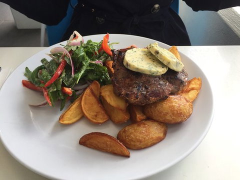 Austi Beach Cafe - Accommodation Brisbane 0