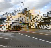 Horse and Jockey Hotel