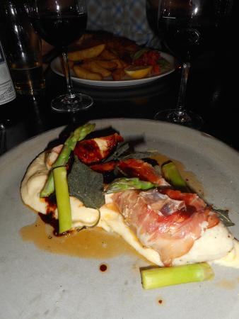 Belluci's Manuka - Accommodation Brisbane 0