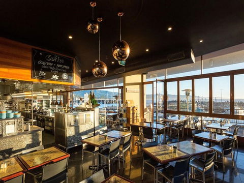 Bombora Seafood - Accommodation Brisbane 2