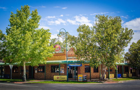 Crown Hotel Wentworth - Accommodation Brisbane 1