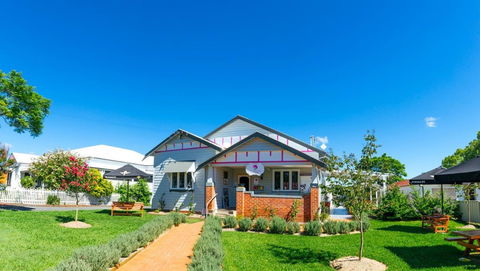 The Crepe Myrtle Tea And Coffee Rooms - Accommodation Brisbane 0