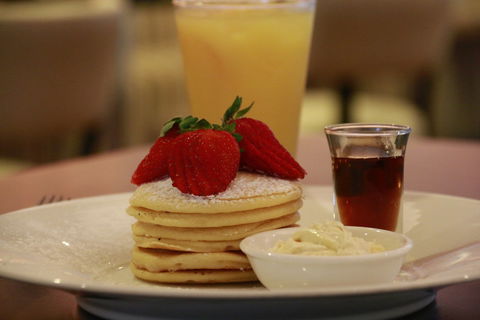 TABLE:30 - PARKROYAL - Accommodation Brisbane 0