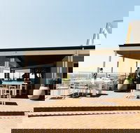 The Hill Bar and Kitchen