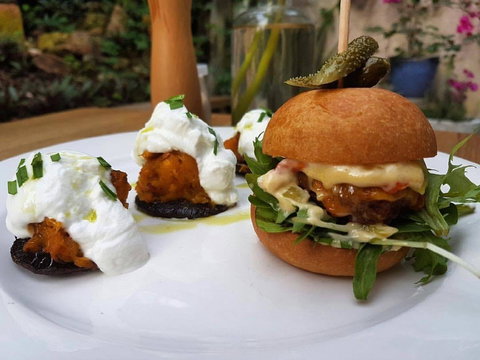 Saint Laura Cafe - Accommodation Brisbane 0