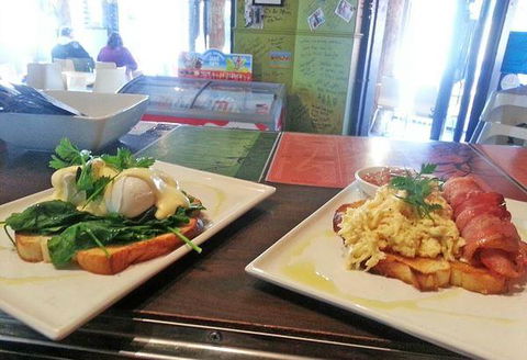 Agatha's Licensed Cafe - Accommodation Brisbane 7