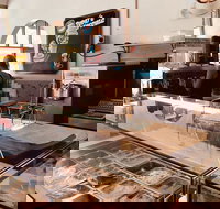 Bizy Bee - Accommodation Brisbane