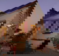 Riviera Hotel Bistro - Accommodation Brisbane