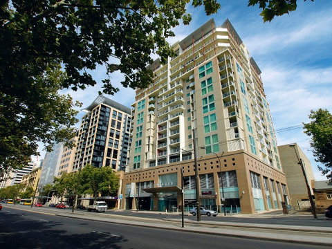 Oaks Embassy - Accommodation Brisbane 0