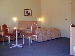 Country Gardens Motor Inn - Accommodation Brisbane 2