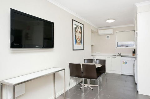 Forrest Hotel & Apartments - Accommodation Brisbane 2