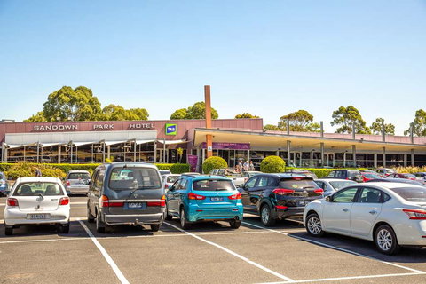 Nightcap at Sandown Park Hotel - Accommodation Brisbane 0