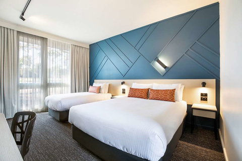 Nightcap at Sandown Park Hotel - Accommodation Brisbane 1