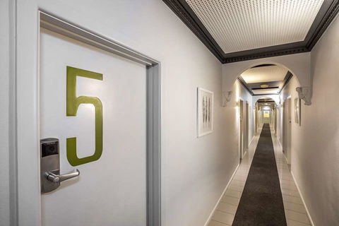 Skyways Hotel - Accommodation Brisbane 1