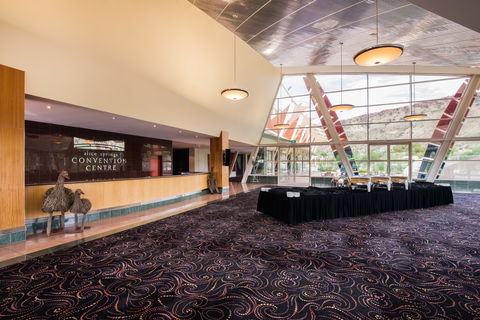 Crowne Plaza Alice Springs Lasseters - Accommodation Brisbane 1