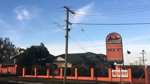 Across Country Motel & Svcd Apts - Accommodation Brisbane 0