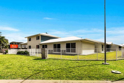 Econo Lodge Beachside - Accommodation Brisbane 0