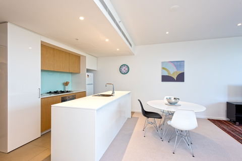 Astra Apartments MacQuarie Park - Accommodation Brisbane 2