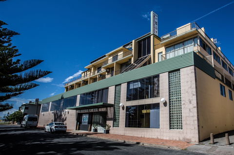 Alloggio Newcastle Beach Hotel - Accommodation Brisbane 0