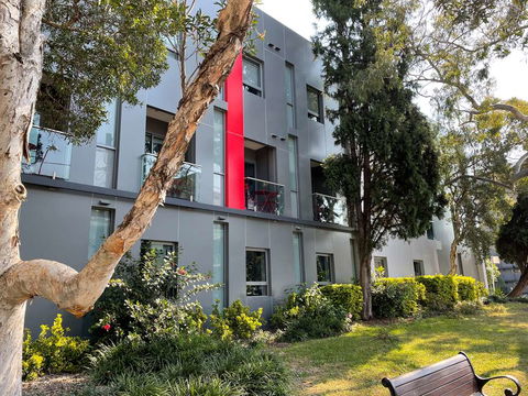 Best Western Plus Camperdown Suites - Accommodation Brisbane 0