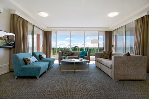 Pacific Suites Canberra - Accommodation Brisbane 1