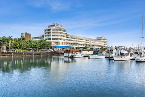 Shangri-La Hotel, The Marina - Accommodation Brisbane 0