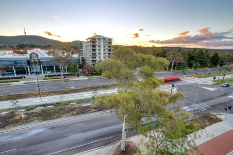 IQ Smart Apartments 704 Braddon ACT - Accommodation Brisbane 6