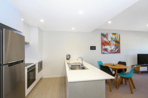 IQ Smart Apartments 704 Braddon ACT - Accommodation Brisbane 4