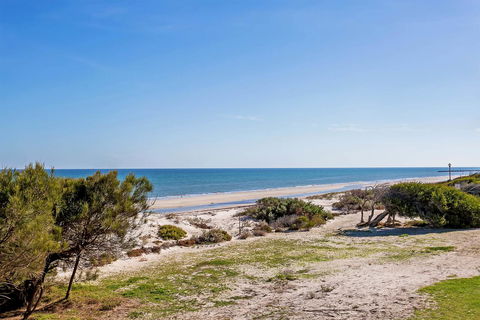 Blissful Beachfront Beachouse - Accommodation Brisbane 1